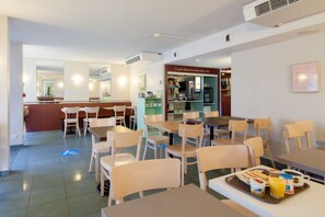 Daily buffet breakfast for a fee