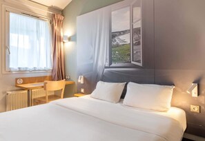 Ropa de cama de alta calidad, escritorio, insonorización y wifi gratis 