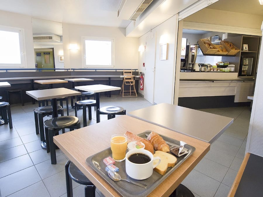 Café da manhã com buffet todos os dias mediante uma taxa