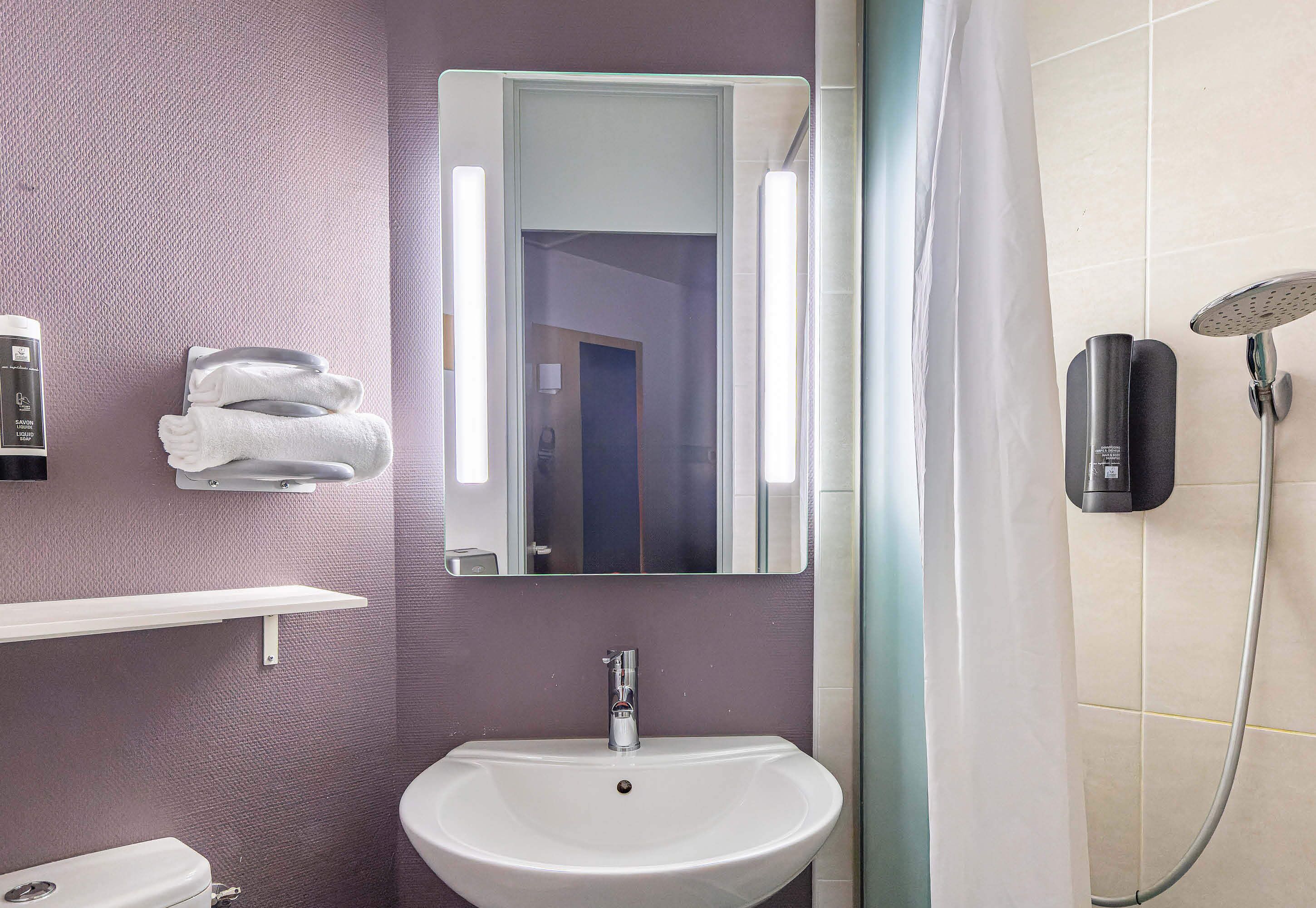 Photo - B&B HOTEL Poitiers 1 Futuroscope