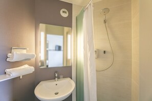 Douche, serviettes fournies