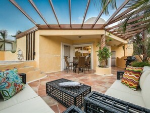 Premium-kattohuoneisto, 3 makuuhuonetta, yksityinen uima-allas, valtamerinäköala | Terassi/patio