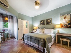 Premium-kattohuoneisto, 3 makuuhuonetta, yksityinen uima-allas, valtamerinäköala | 1 makuuhuone, ylelliset vuodevaatteet, tallelokero huoneessa