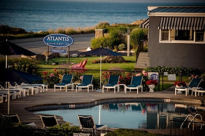 Atlantis Oceanfront Inn