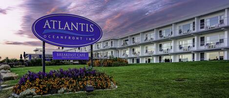 A hotel sign with "Atlantis Oceanfront Inn" and "Breakfast Café Open to the Public" text.
