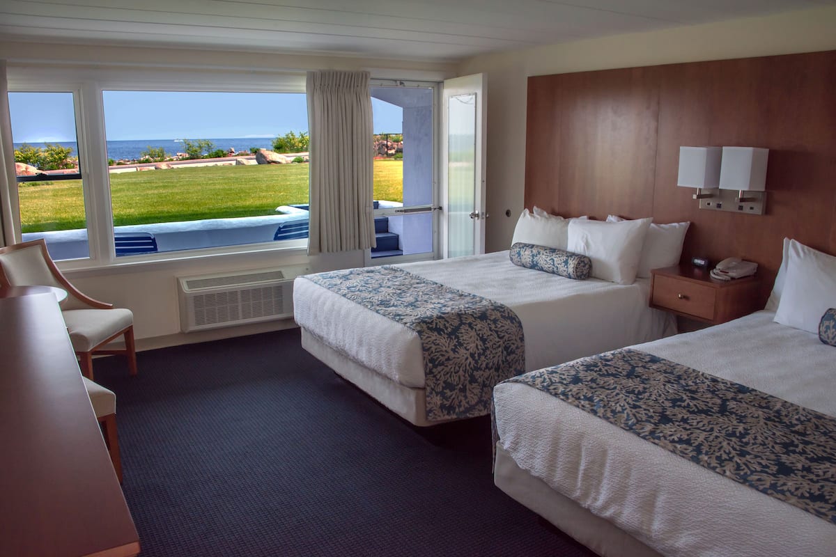 Oceanview Lower level 2 Queens (Recessed) | Tabla de planchar con plancha, wifi gratis y ropa de cama