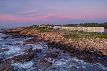 Atlantis Oceanfront Inn