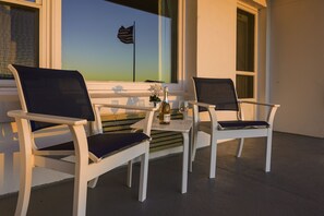 Terrace/patio - Atlantis Oceanfront Inn (Gloucester)