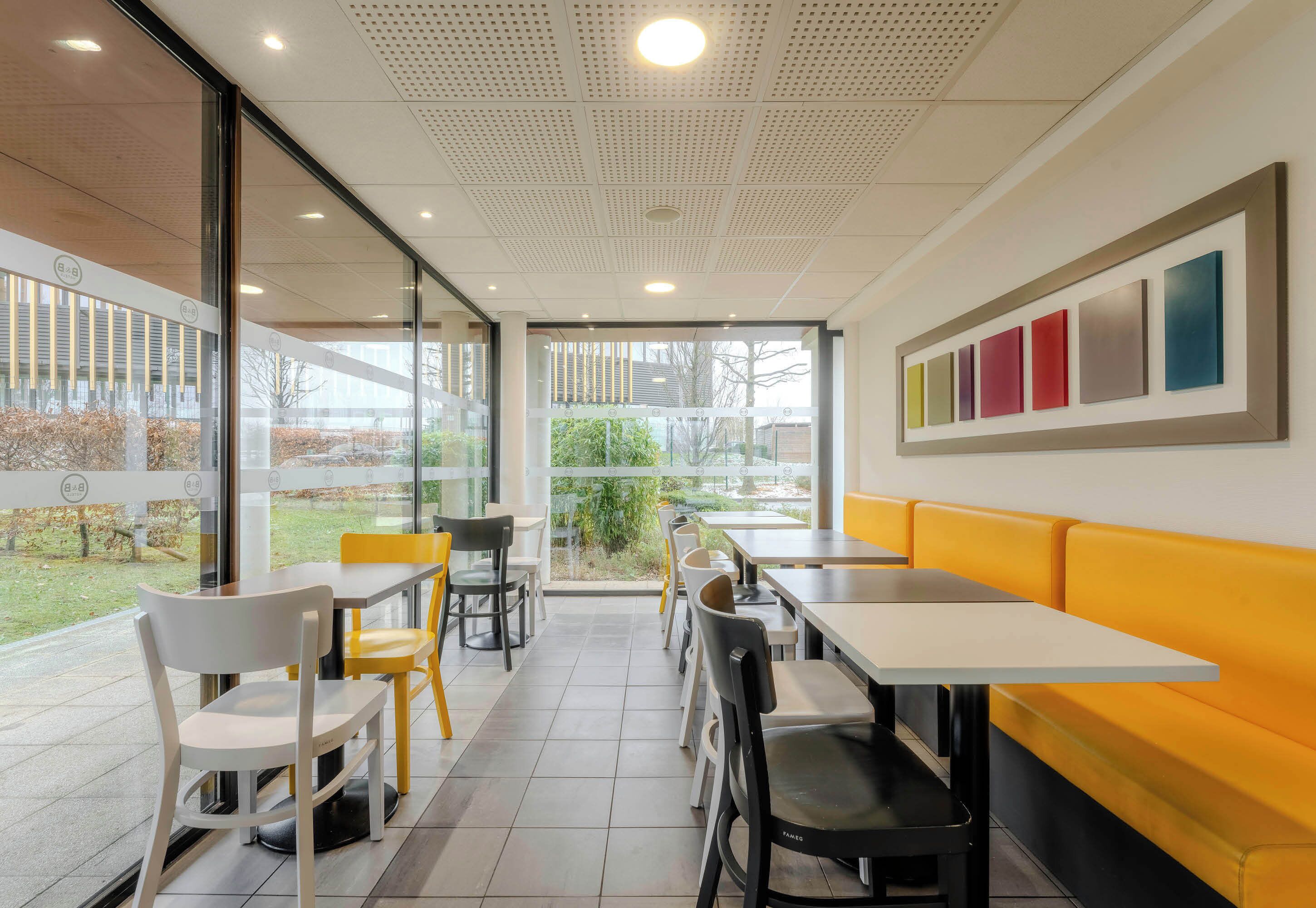 daily buffet breakfast for a fee