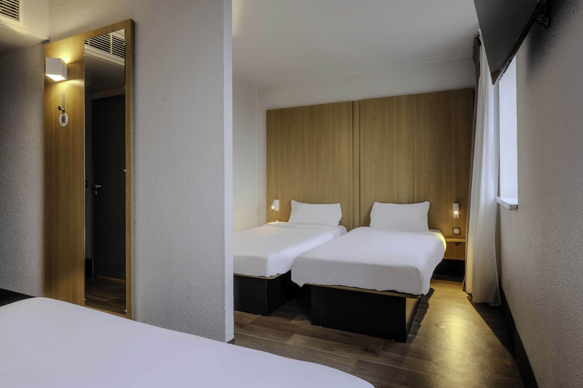 quadruple room, non smoking | 1 bedroom, premium bedding, desk, soundproofing