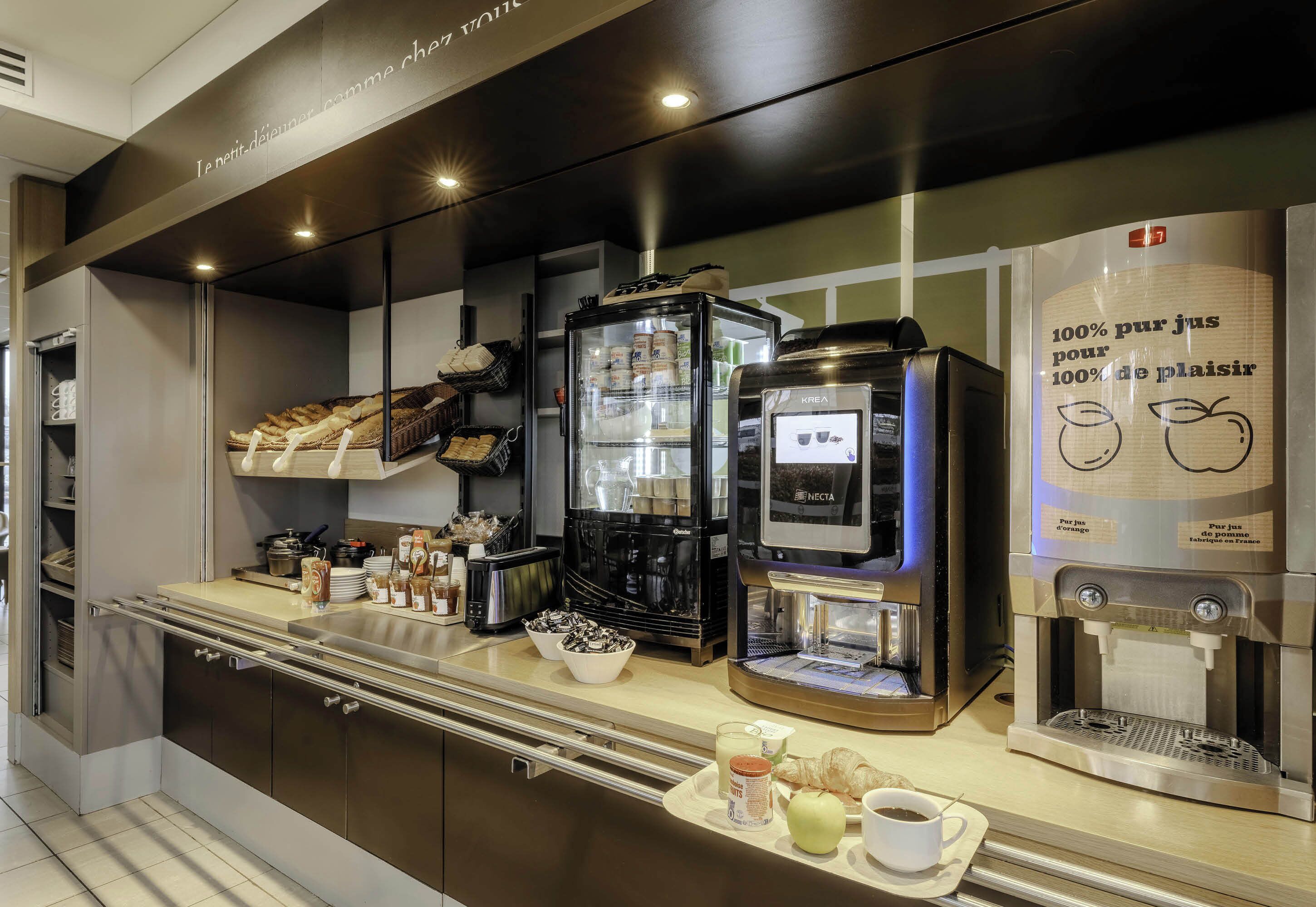 daily buffet breakfast for a fee