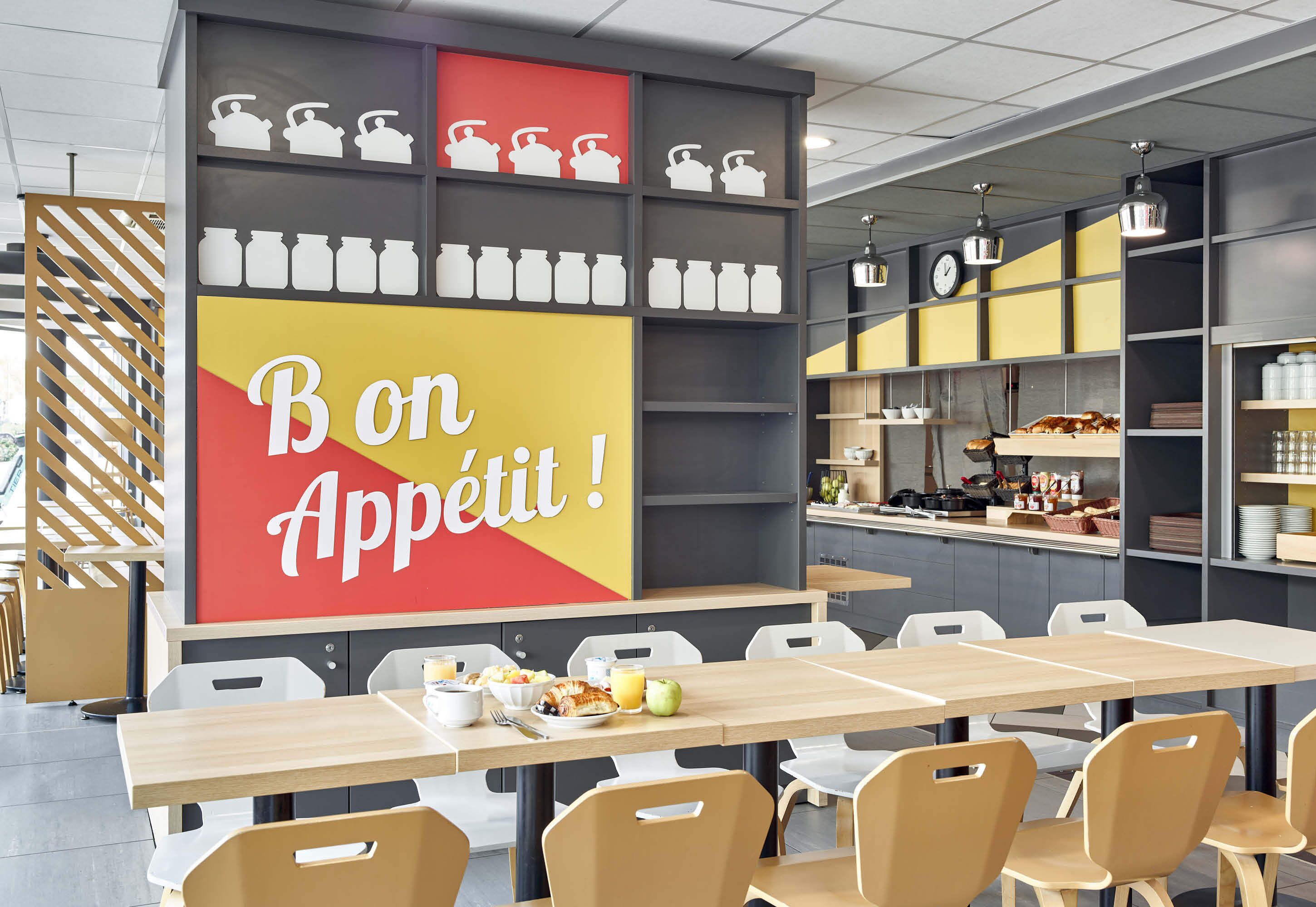 daily buffet breakfast for a fee