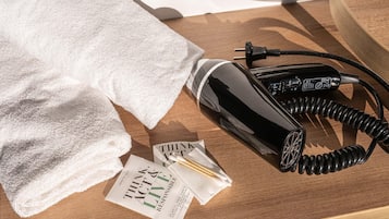 Superior Double Room, Non Smoking | Bathroom amenities | Shower, towels