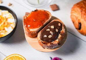 Colazione a buffet a pagamento, servita tutte le mattine 