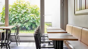 Frukostbuffé varje dag mot avgift