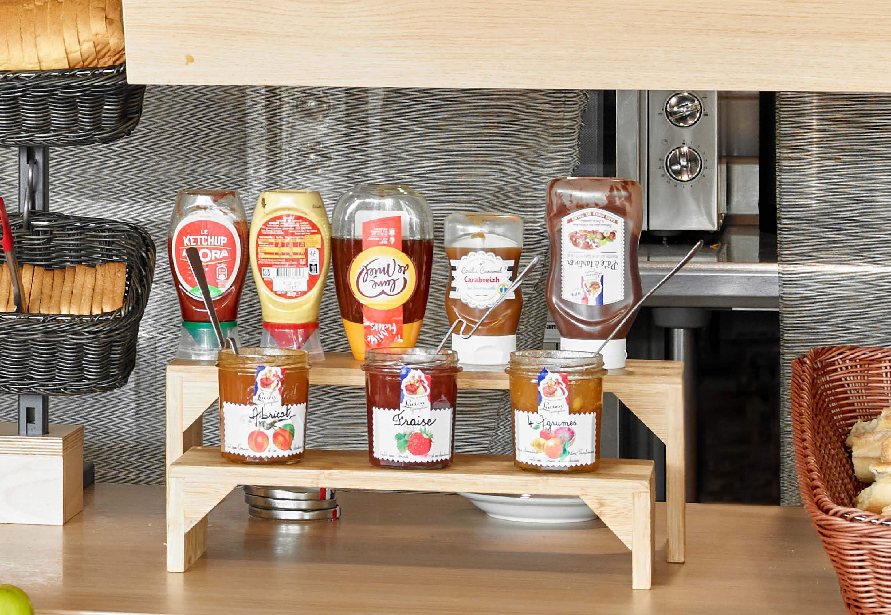 daily buffet breakfast for a fee