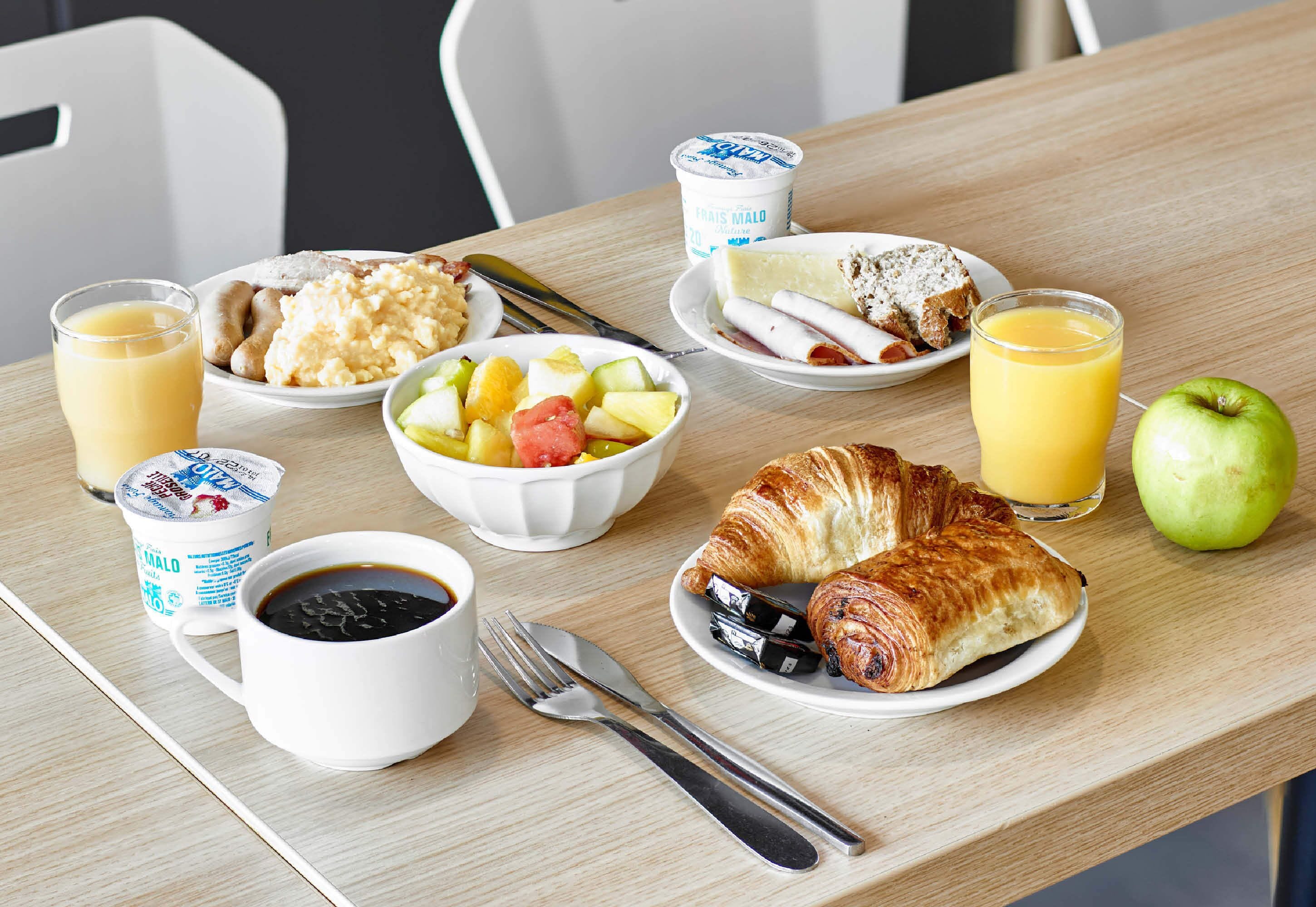 daily buffet breakfast for a fee