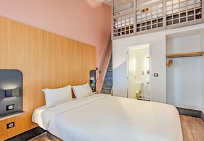 Bureau, chambres insonorisées, lits bébé (gratuits), Wi-Fi gratuit