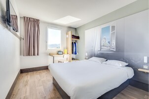 Double Room, Accessible, Non Smoking | Premium bedding, desk, soundproofing, WiFi (free)