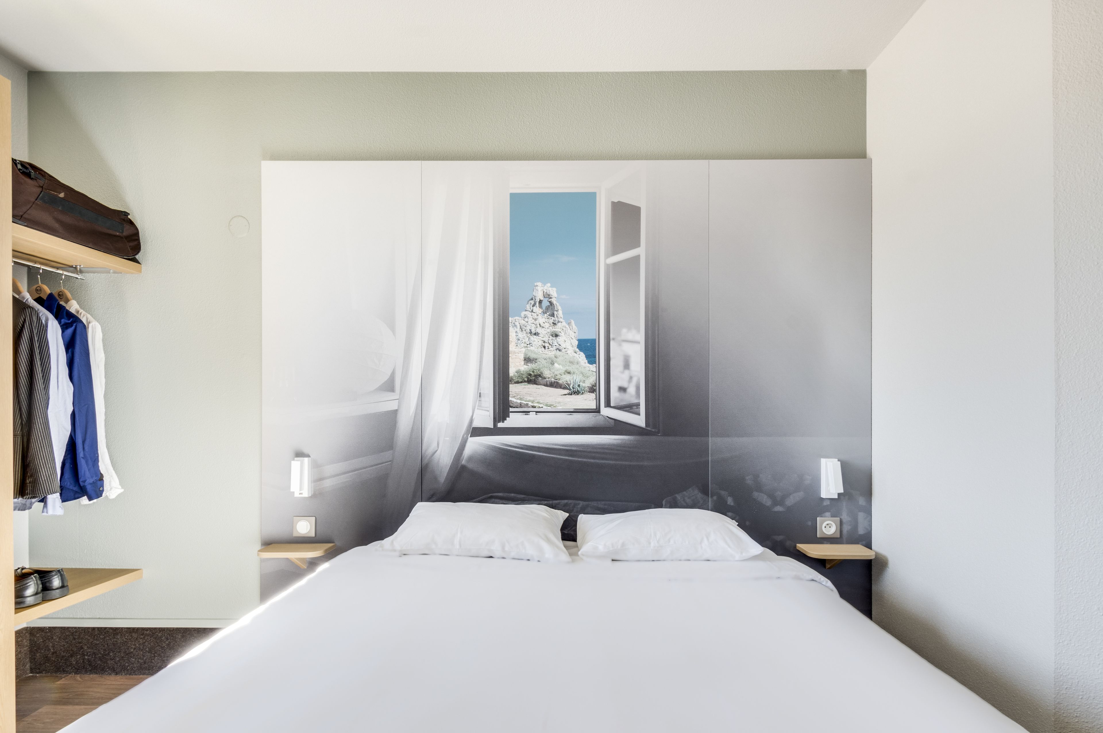 ダブ ルルーム 禁煙 | 高級寝具、デスク、防音設備、WiFi (無料)