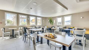 Päivittäinen buffetaamiainen maksusta