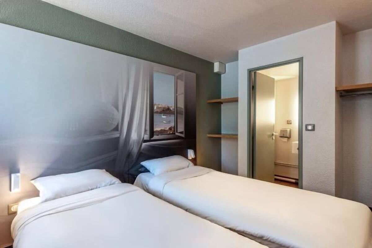 Luxe beddengoed, een bureau, geluiddichte muren, gratis wifi