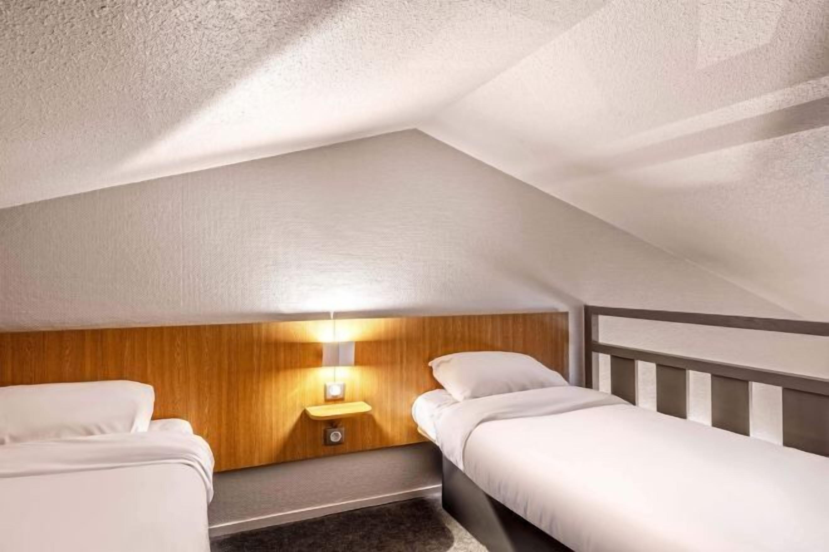 Luxe beddengoed, een bureau, geluiddichte muren, gratis wifi