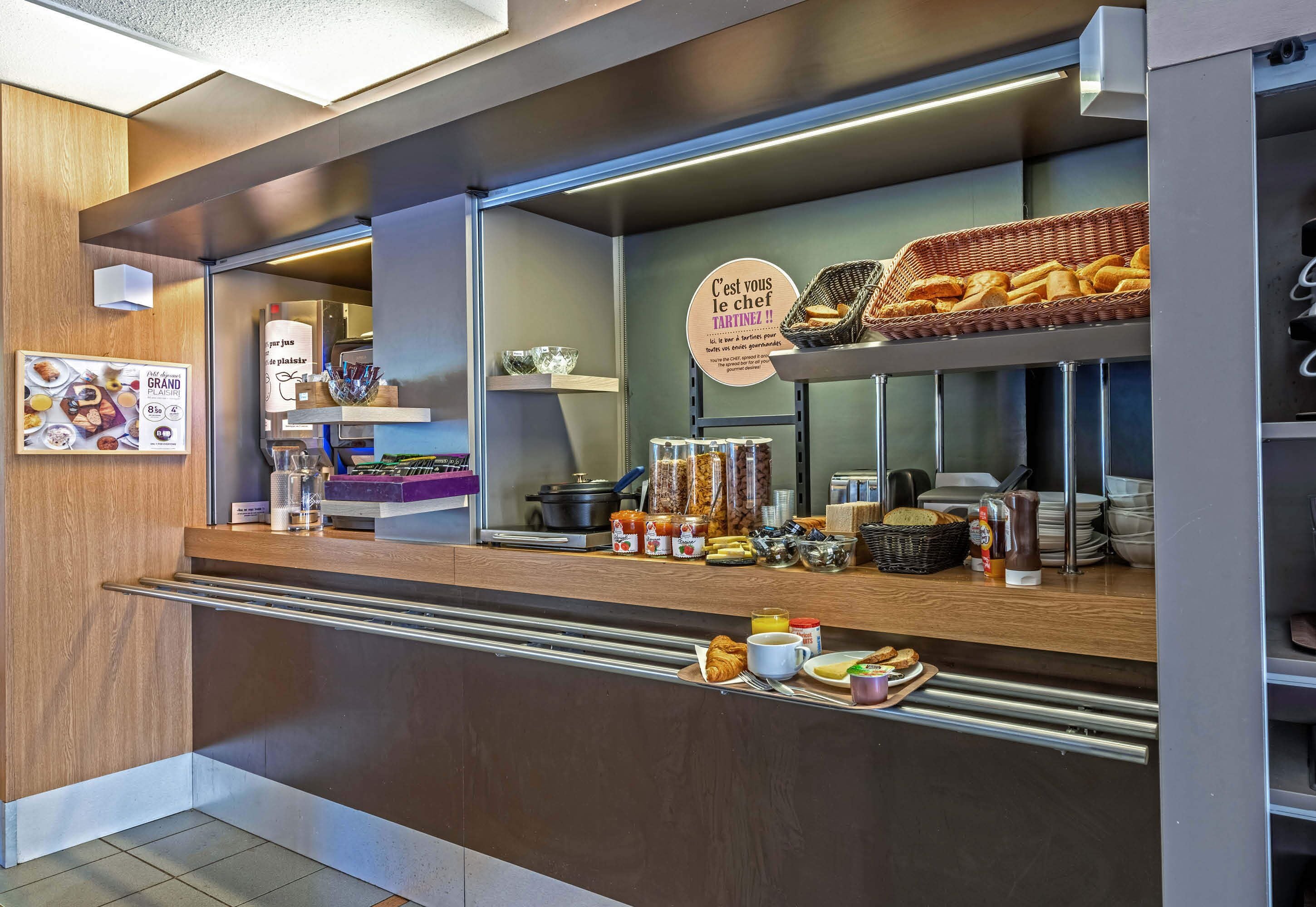 Daily buffet breakfast for a fee