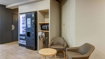 Coin salon dans le hall