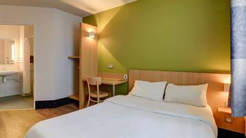 Chambre Double, accessible aux personnes à mobilité réduite, non-fumeurs | Literie de qualité supérieure, bureau, chambres insonorisées