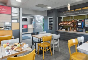 Frokostbuffé hver dag (mot et tillegg)