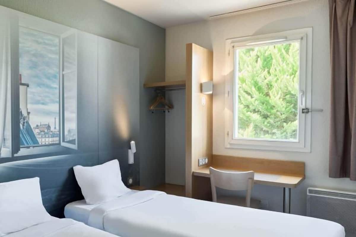 Ropa de cama de alta calidad, escritorio, cortinas opacas