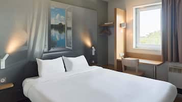 Ropa de cama de alta calidad, escritorio y cortinas blackout