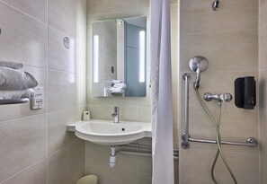 Double Room, Accessible, Non Smoking | Bathroom | Shower, towels - B&B HOTEL Caen Mémorial (Saint-Contest)