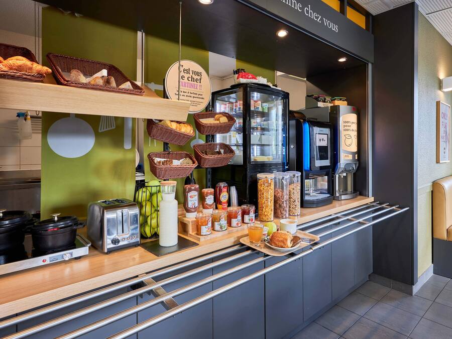 Café da manhã com buffet todos os dias mediante uma taxa