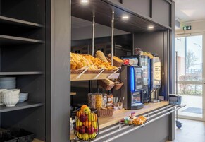 Daily buffet breakfast for a fee