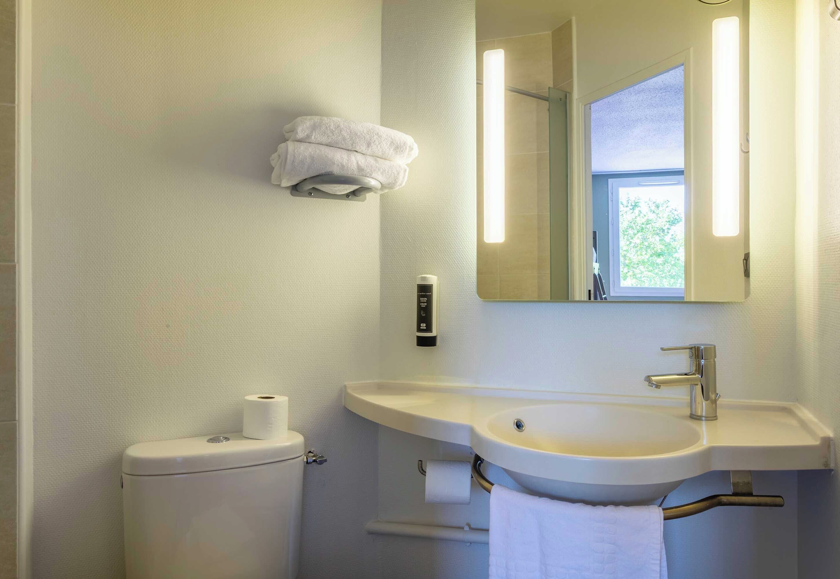 Shower, towels
