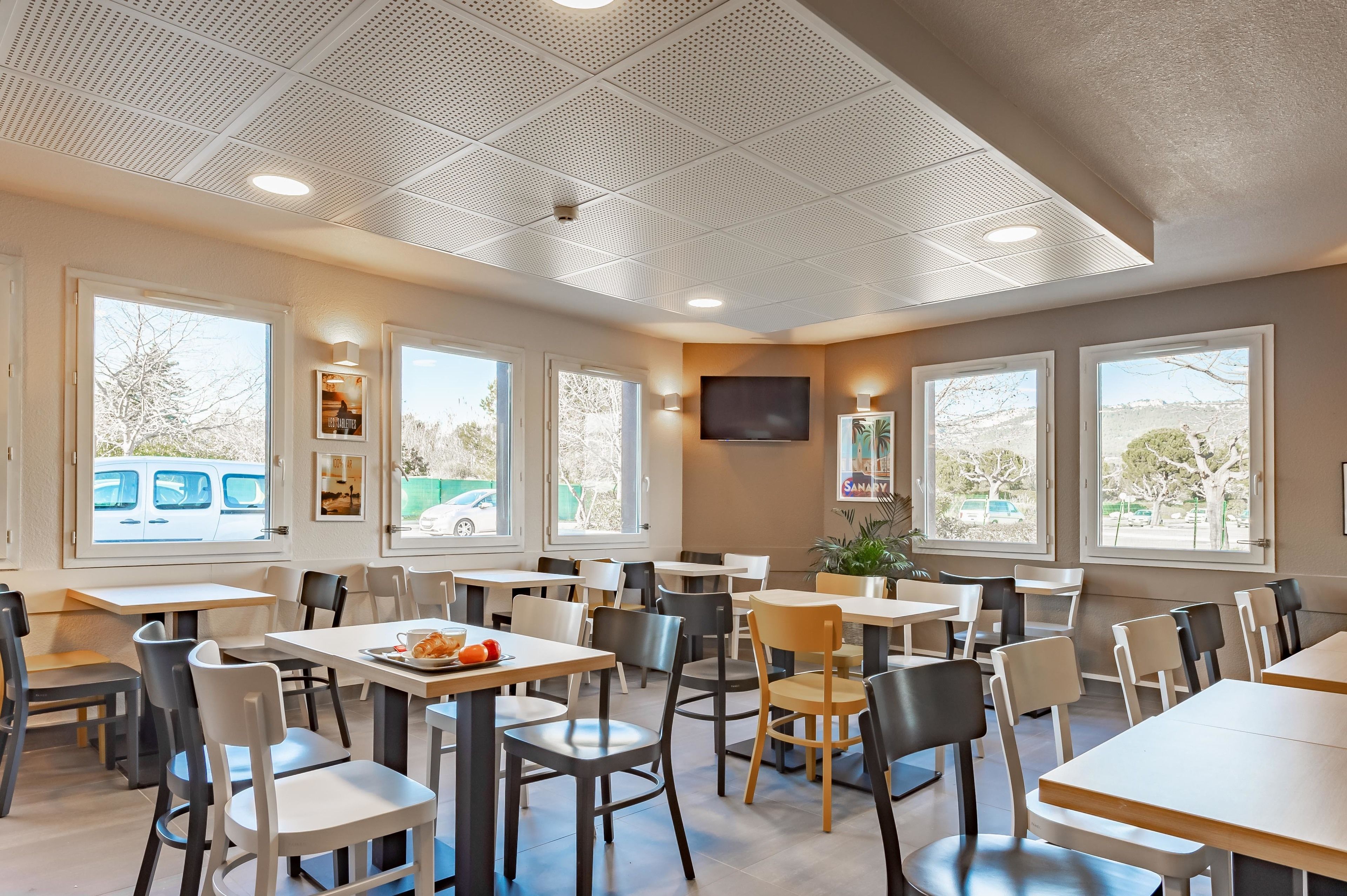 Tägliches Frühstücksbuffet gegen Gebühr