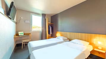 Twin Room, Non Smoking | Premium bedding, soundproofing, free WiFi, bed sheets