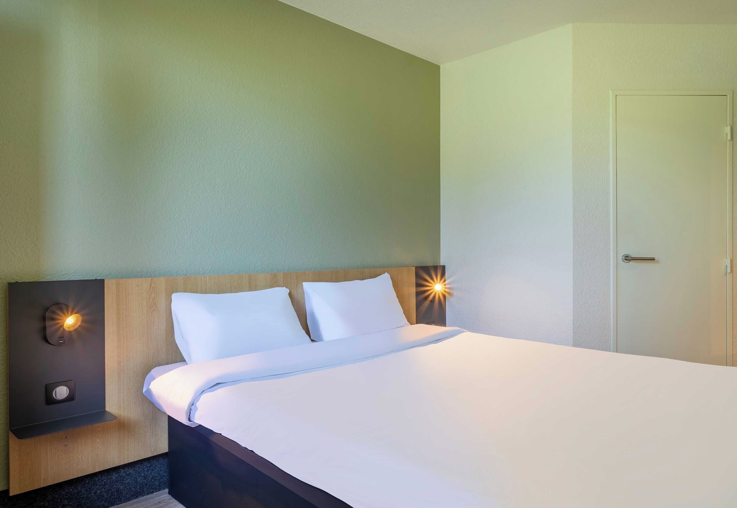 Premium bedding, soundproofing, free WiFi, bed sheets
