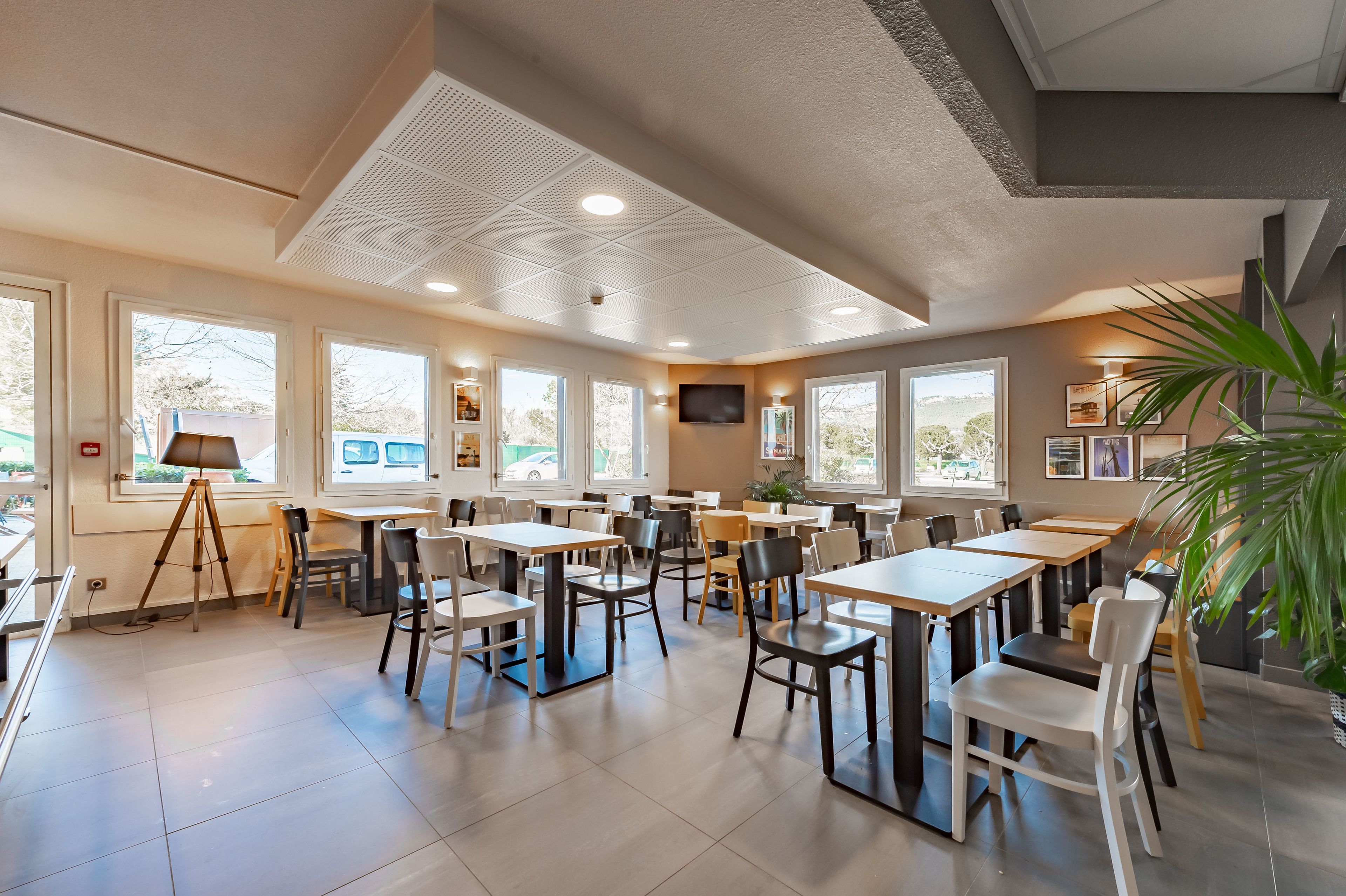 Daily buffet breakfast for a fee