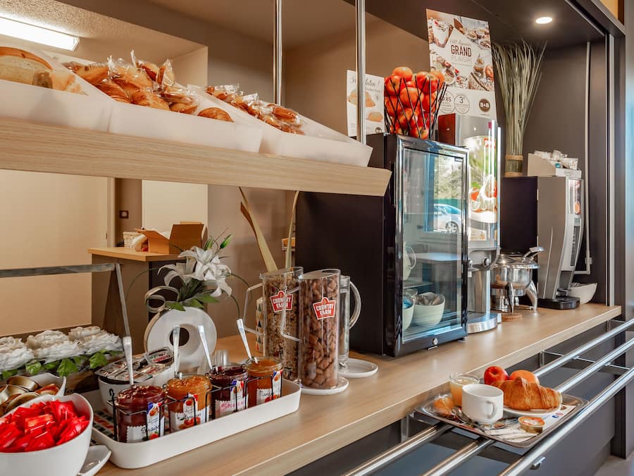 Daily buffet breakfast for a fee