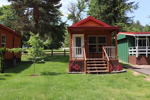 Cabane, plusieurs lits, réfrigérateur et four à micro-ondes | Terrasse/Patio