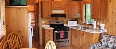 Cabin 10 | Private kitchen