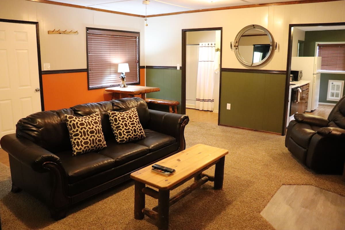 Cabin 7 | Living area | TV