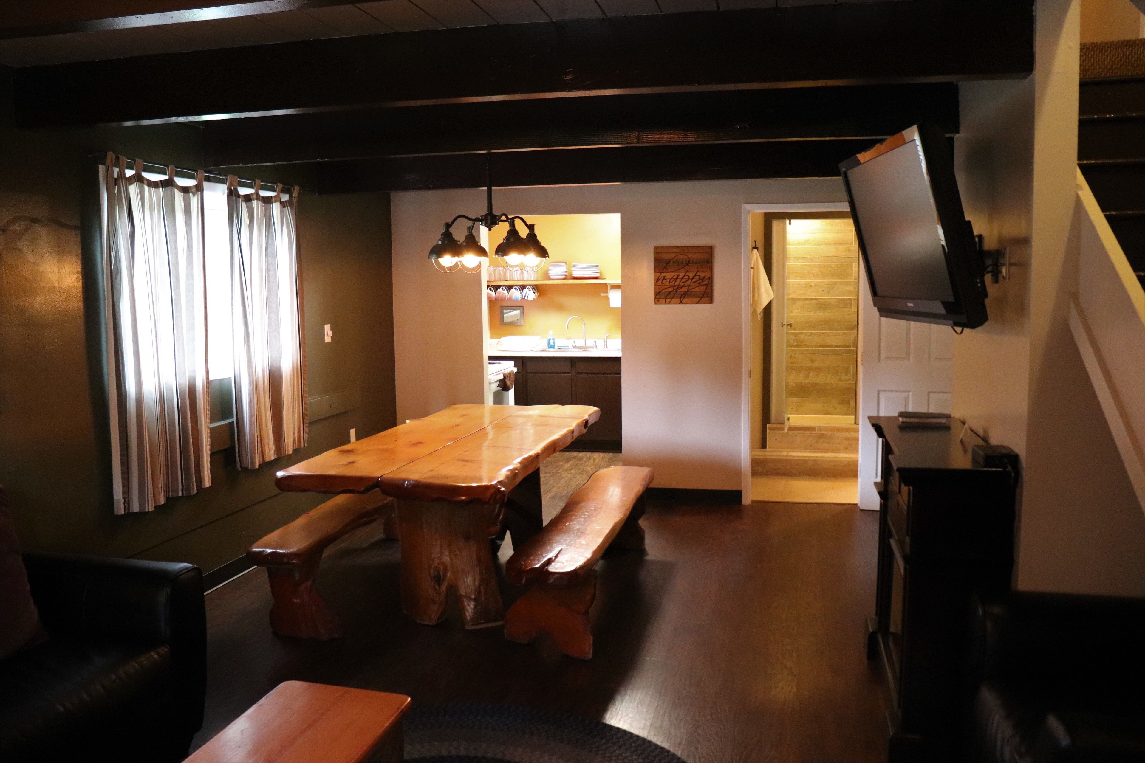 Cabin 8 | In-room dining
