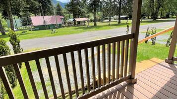 Chalet rustique, Plusieurs lits | Vue du balcon