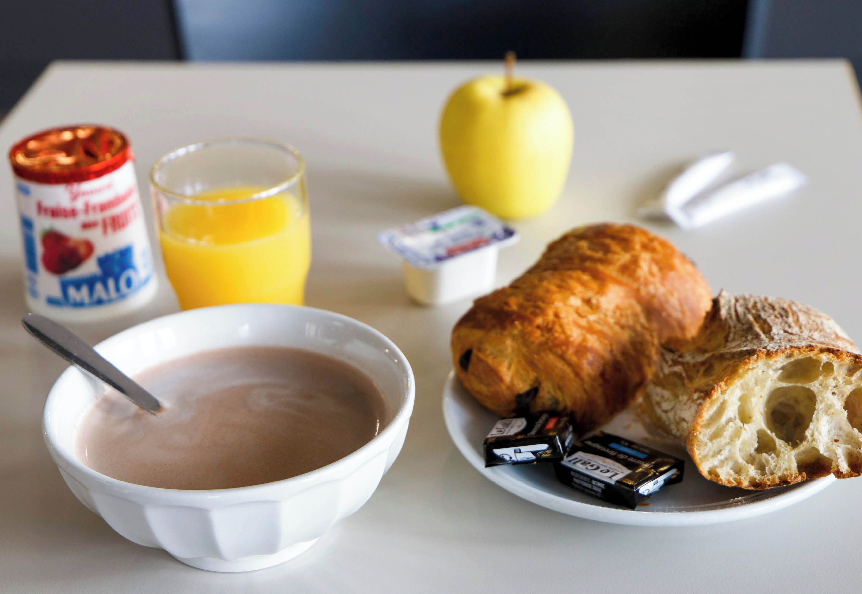 daily buffet breakfast for a fee