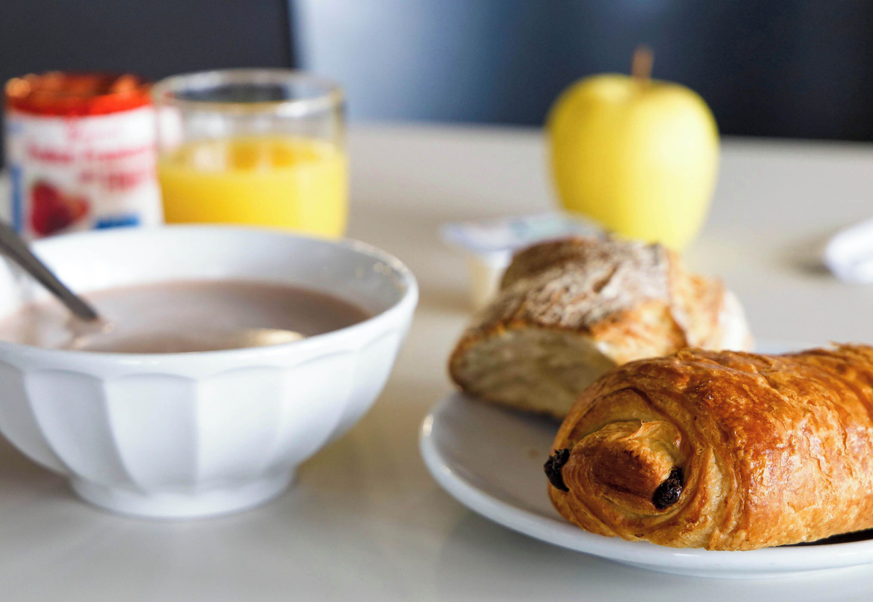 daily buffet breakfast for a fee