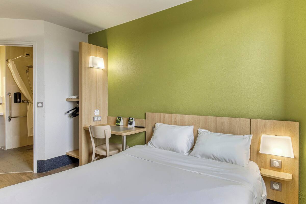 double room, accessible, non smoking | 1 bedroom, premium bedding, desk, soundproofing